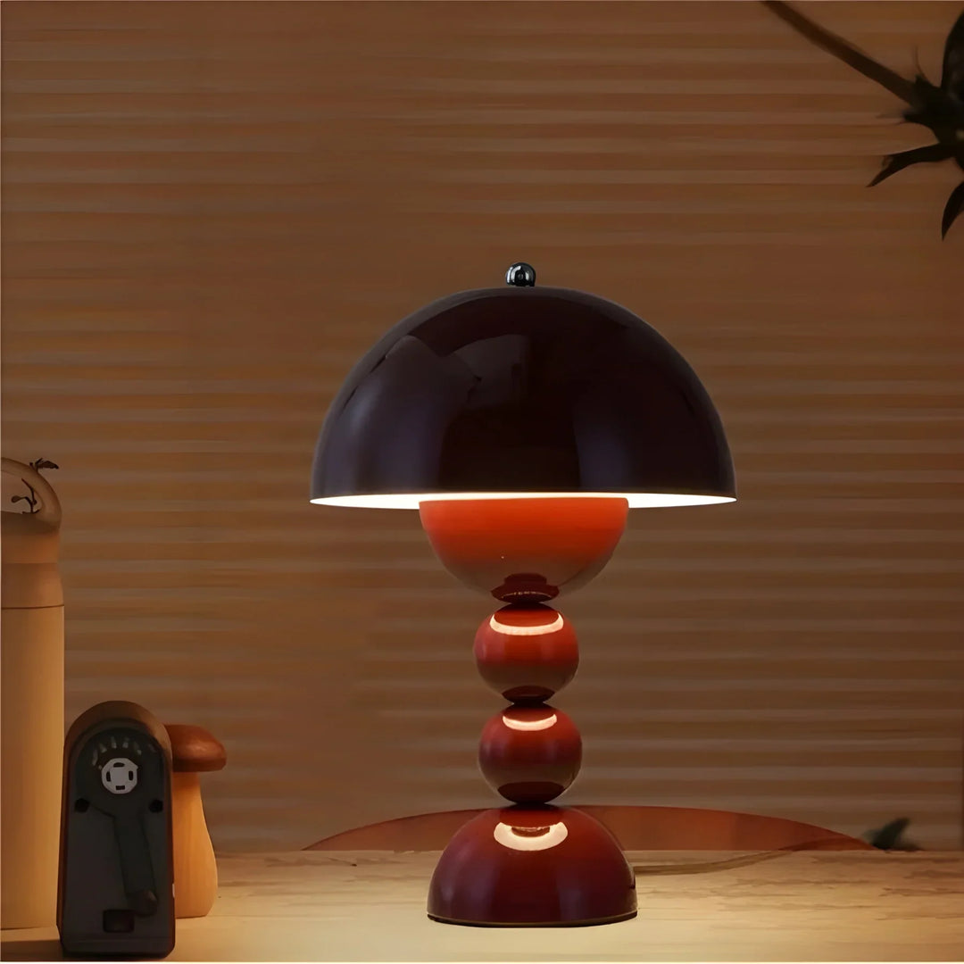 Norvo | Moderne Bordlampe i Skandinavisk Design med Gull Detaljer