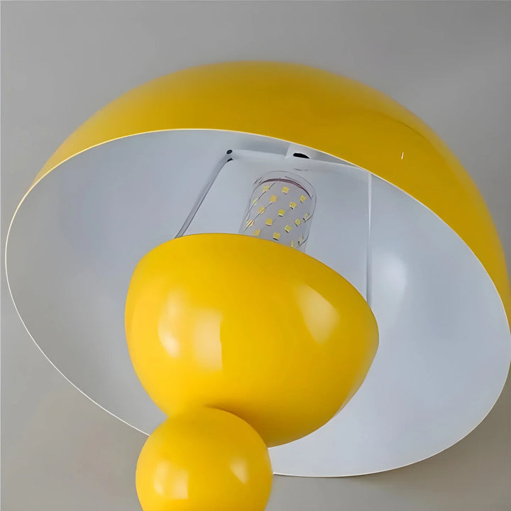 Norvo | Moderne Bordlampe i Skandinavisk Design med Gull Detaljer