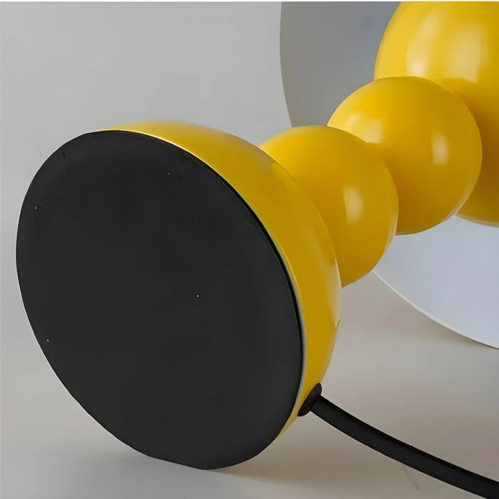 Norvo | Moderne Bordlampe i Skandinavisk Design med Gull Detaljer