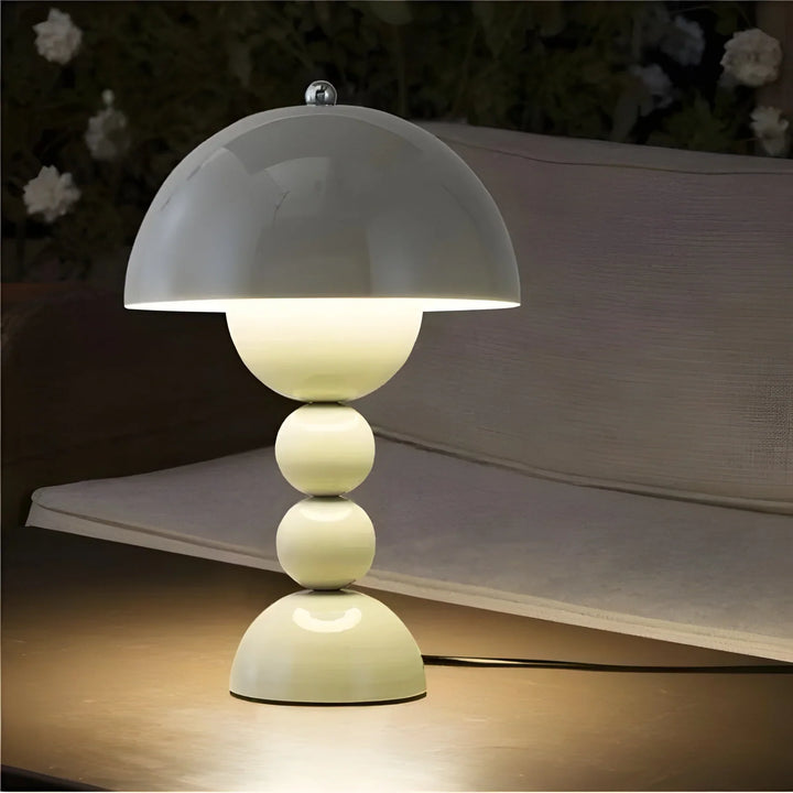Norvo | Moderne Bordlampe i Skandinavisk Design med Gull Detaljer