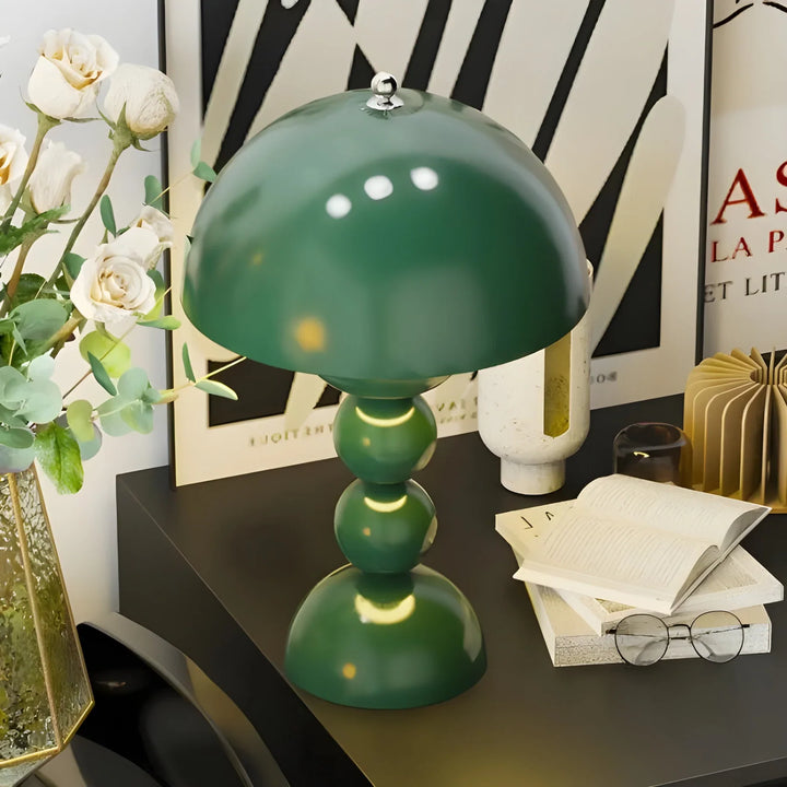 Norvo | Moderne Bordlampe i Skandinavisk Design med Gull Detaljer