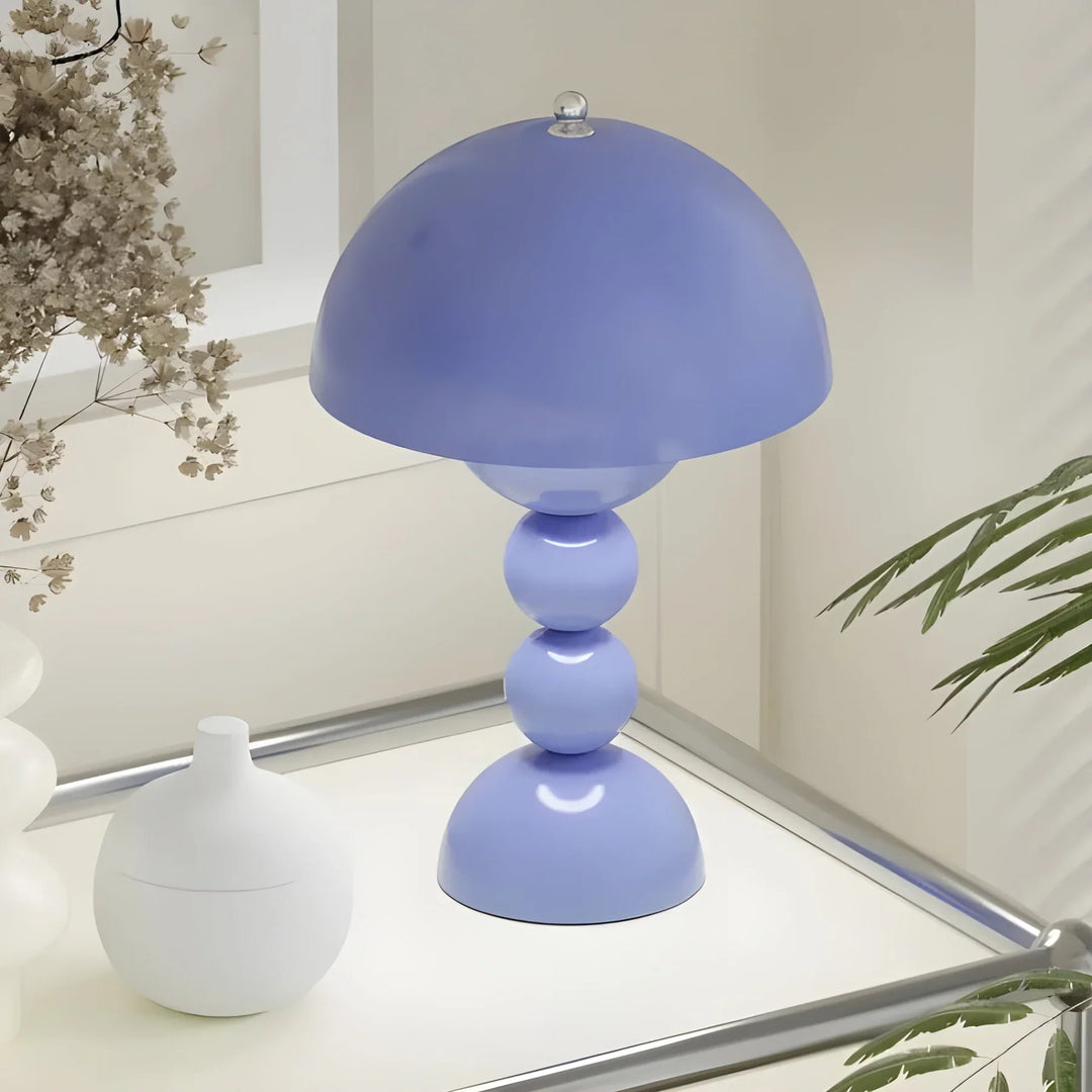 Norvo | Moderne Bordlampe i Skandinavisk Design med Gull Detaljer