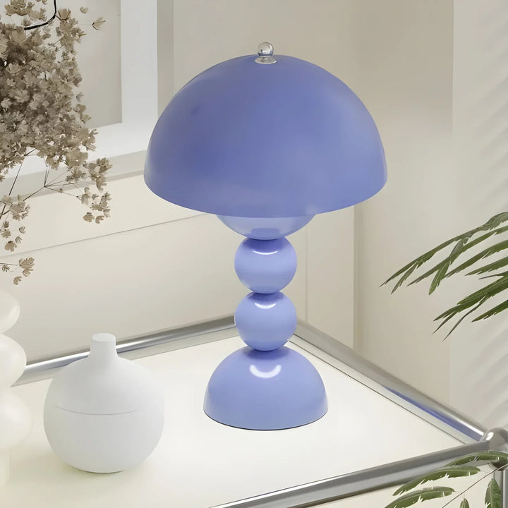 Norvo | Moderne Bordlampe i Skandinavisk Design med Gull Detaljer