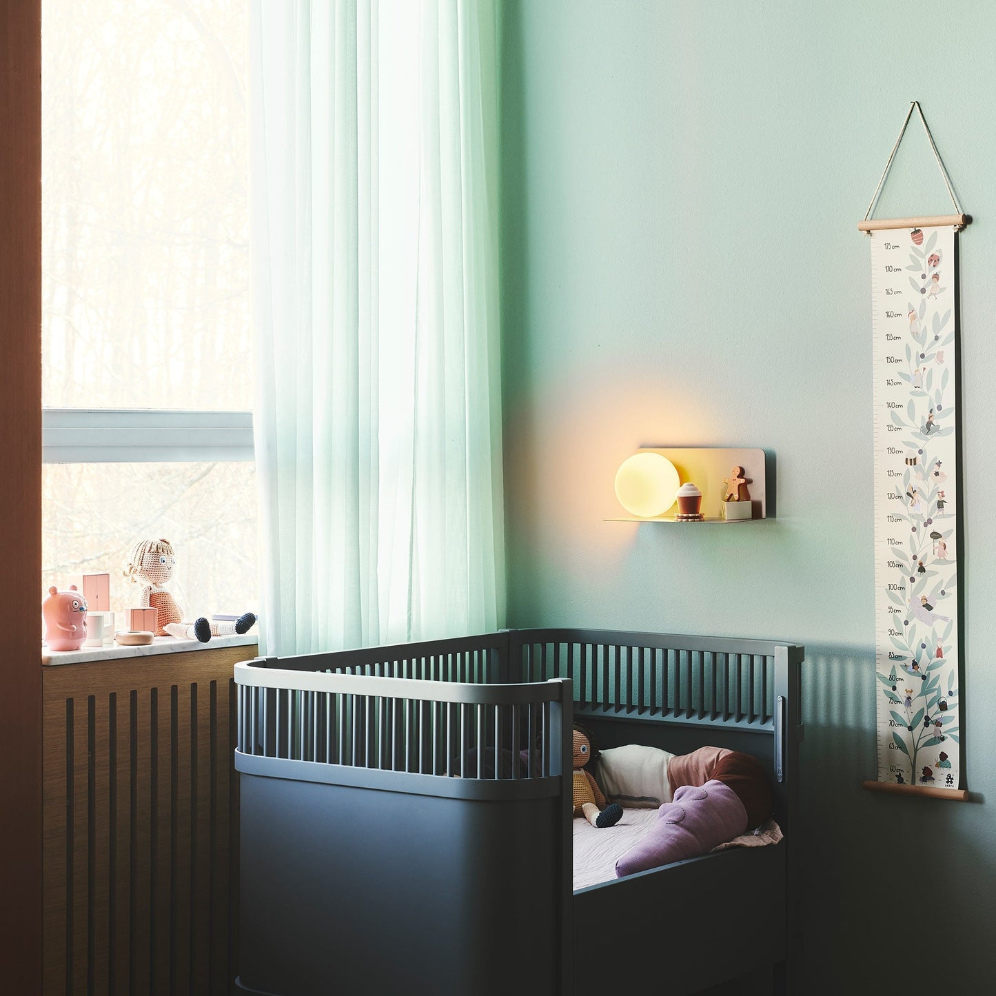 Norvo | Vegglampe med funksjonell hylle for moderne interiør