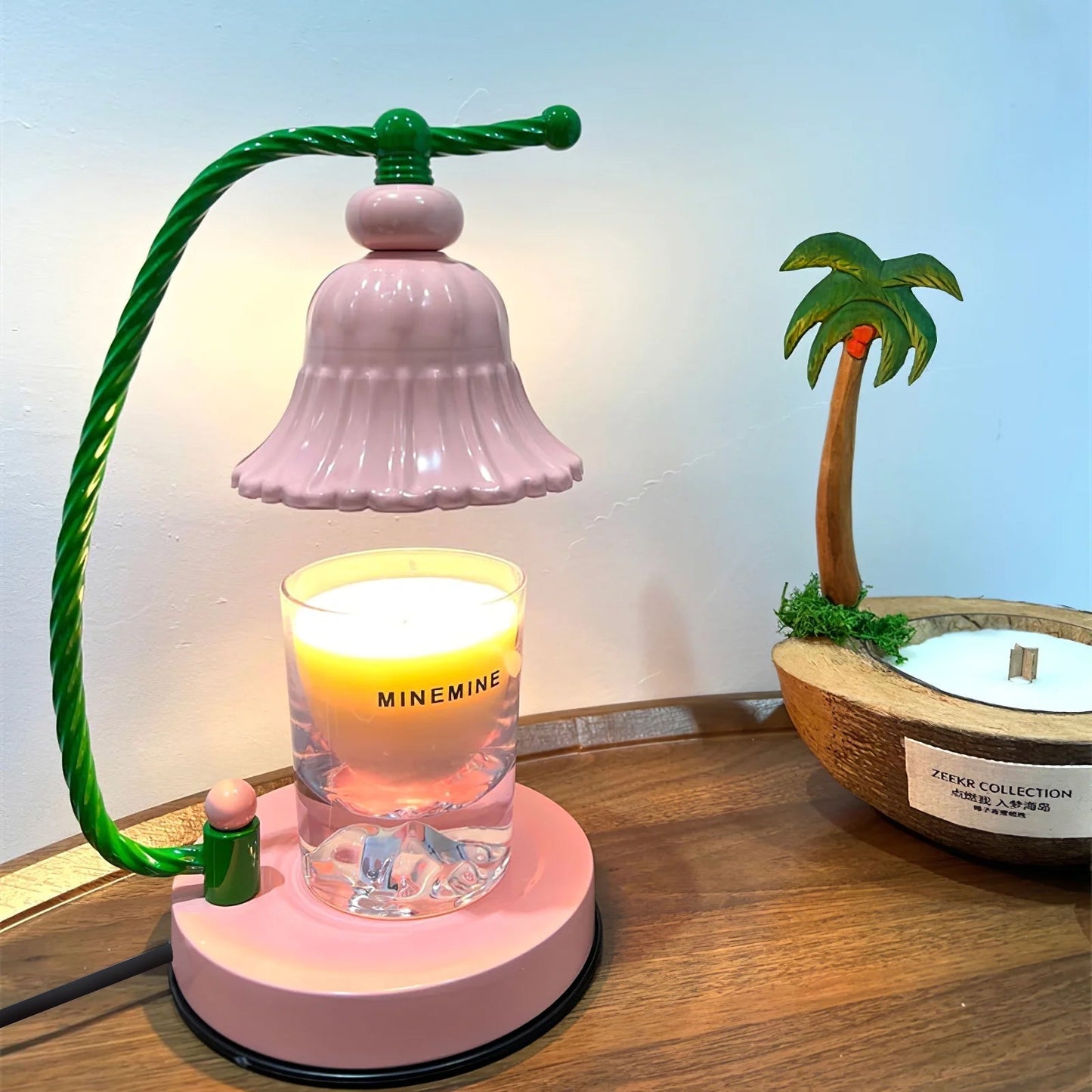 Norvo | BloomAura – Sjarmerende Rosa Glassbordlampe