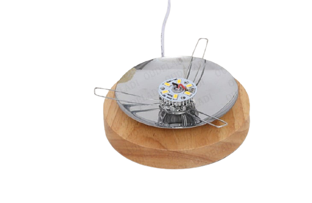 Norvo | Bordlampe laget av rotangtre