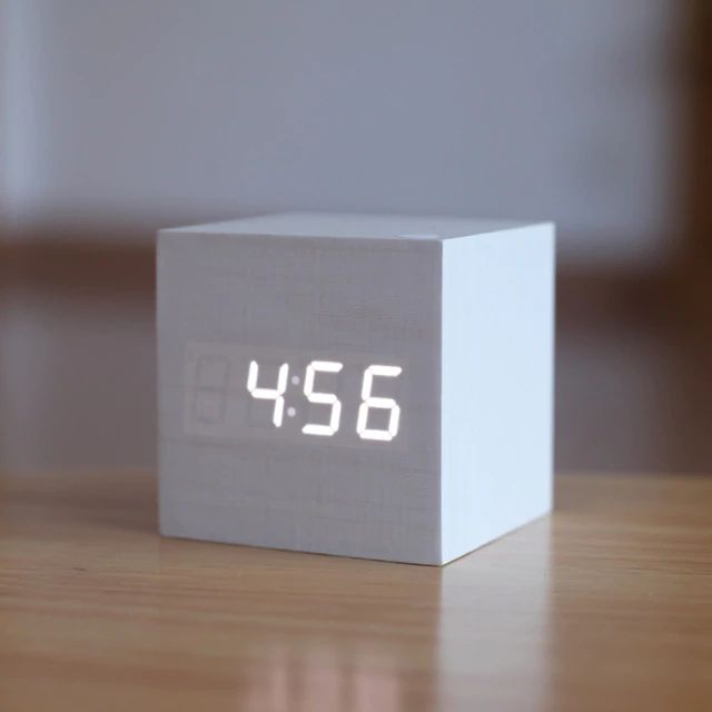 Norvo | Digital Clock Cube i moderne tredesign