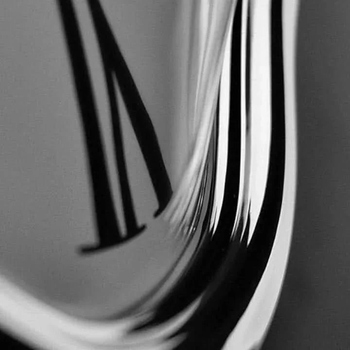 Norvo | Cali - Surrealistisk dryppende veggklokke