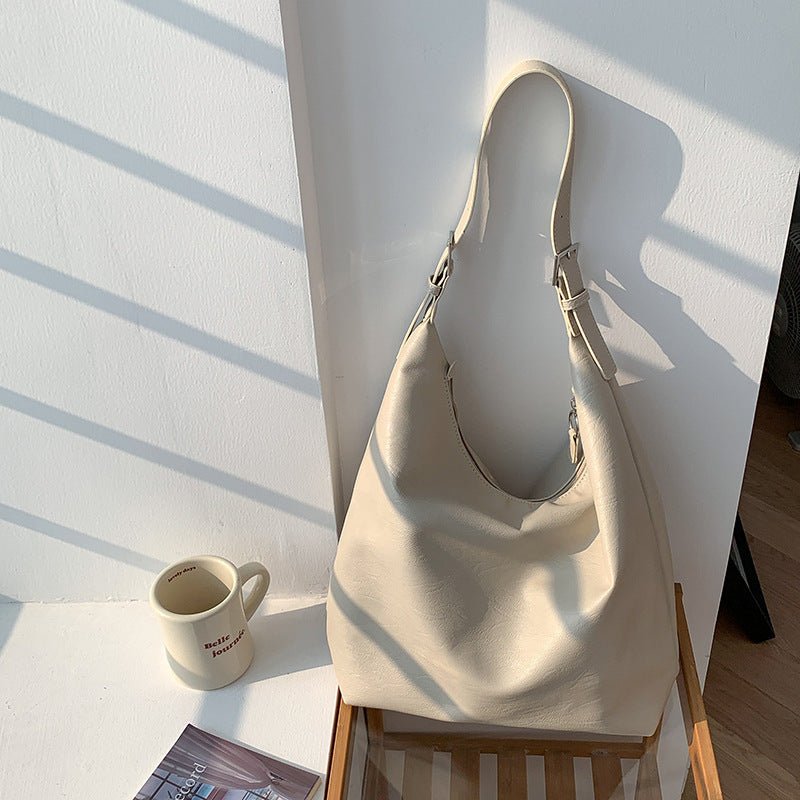 Norvo | PUFFYPOUCH – Myk PU-lær dumpling tote for et leken, chic utseende