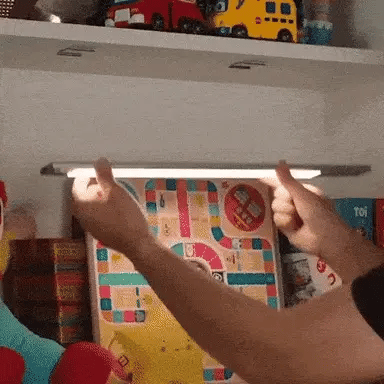 Norvo | Magnetisk bevegelsessensorlys | Moderne sølvdesign, USB-oppladbar og enkel å installere for hjemmets sikkerhet og atmosfære