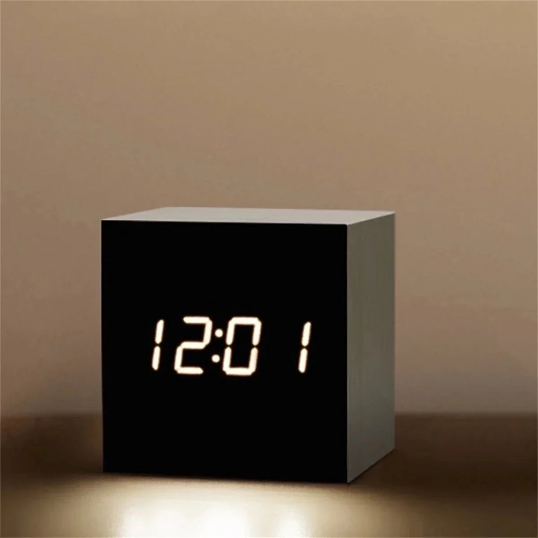Norvo | Retro stil digital LED vekkerklokke
