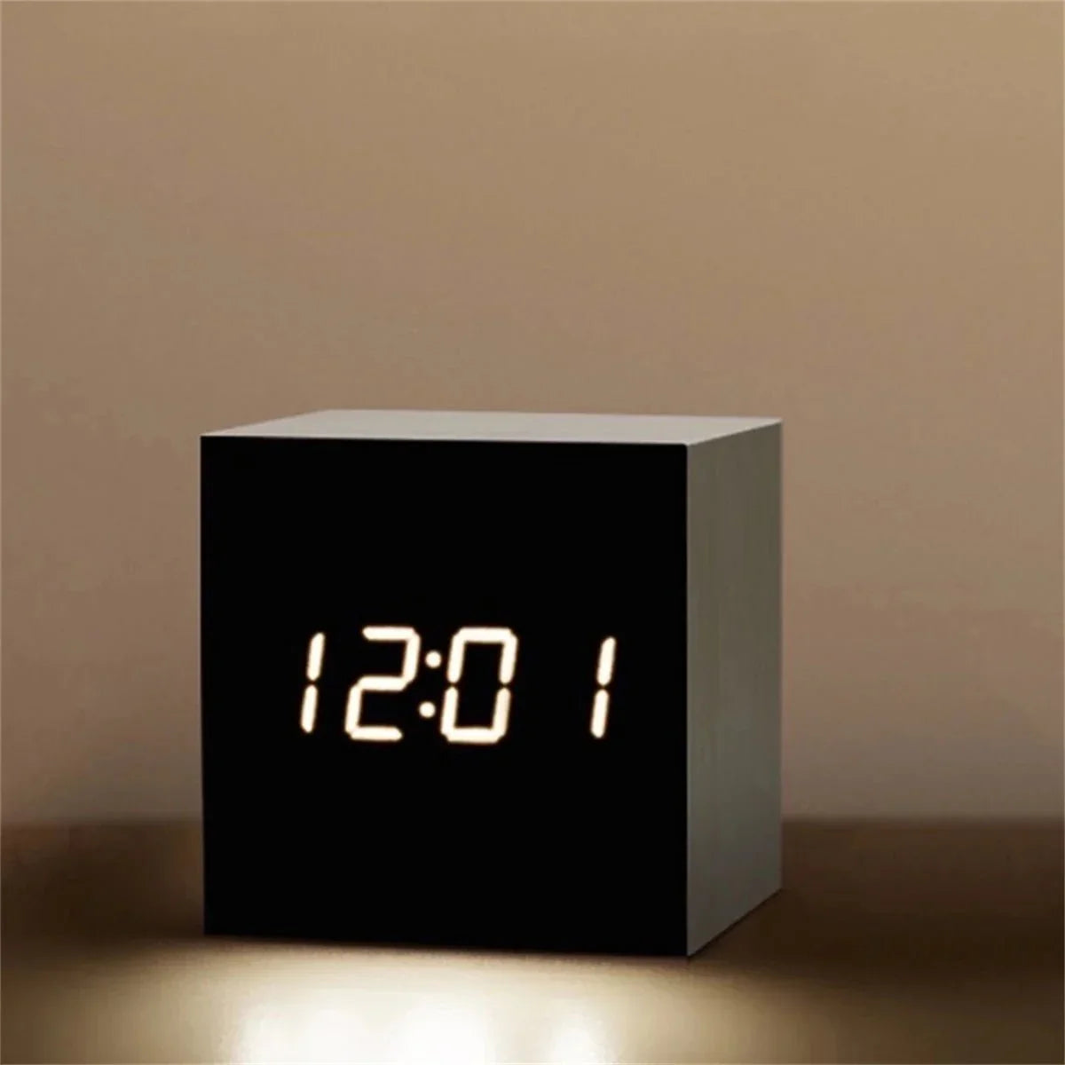 Norvo | Retro stil digital LED vekkerklokke