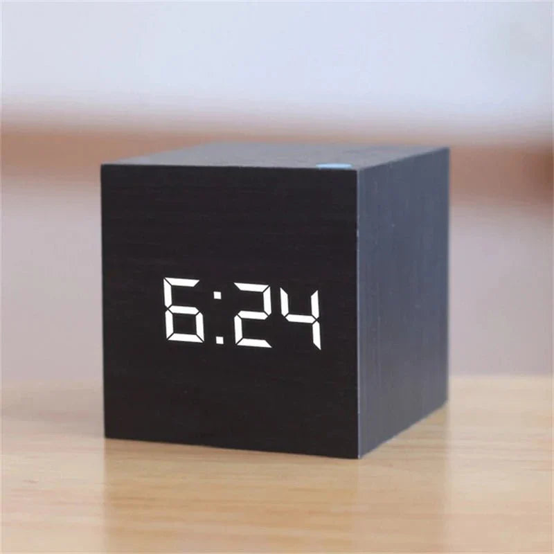 Norvo | Retro stil digital LED vekkerklokke