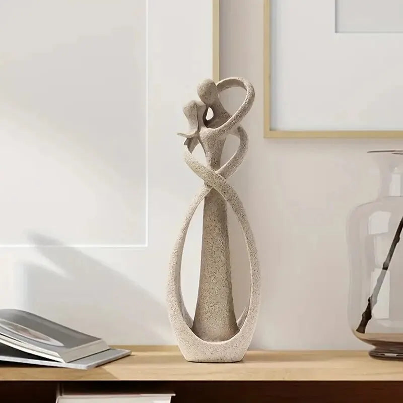 Norvo | Romantisk Harpiksskulptur - Roende Omfavnelse