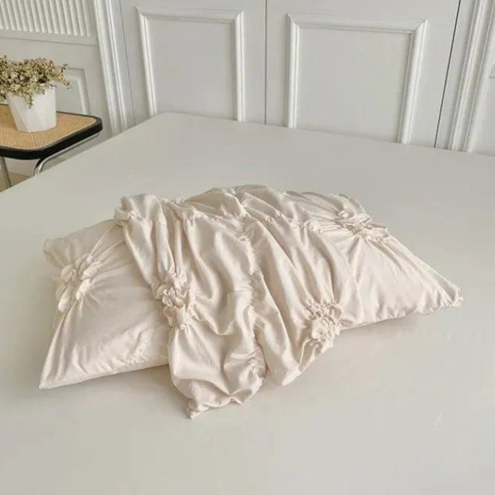 Norvo | RuffledWeave Duvet Sett – Elegant rufsete blomster dynecover sett laget av mikrofiber