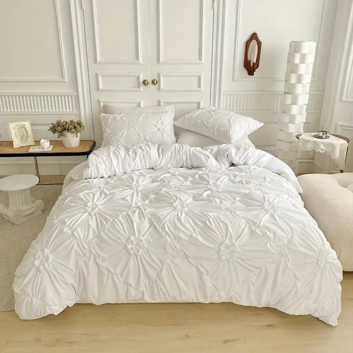 Norvo | RuffledWeave Duvet Sett – Elegant rufsete blomster dynecover sett laget av mikrofiber