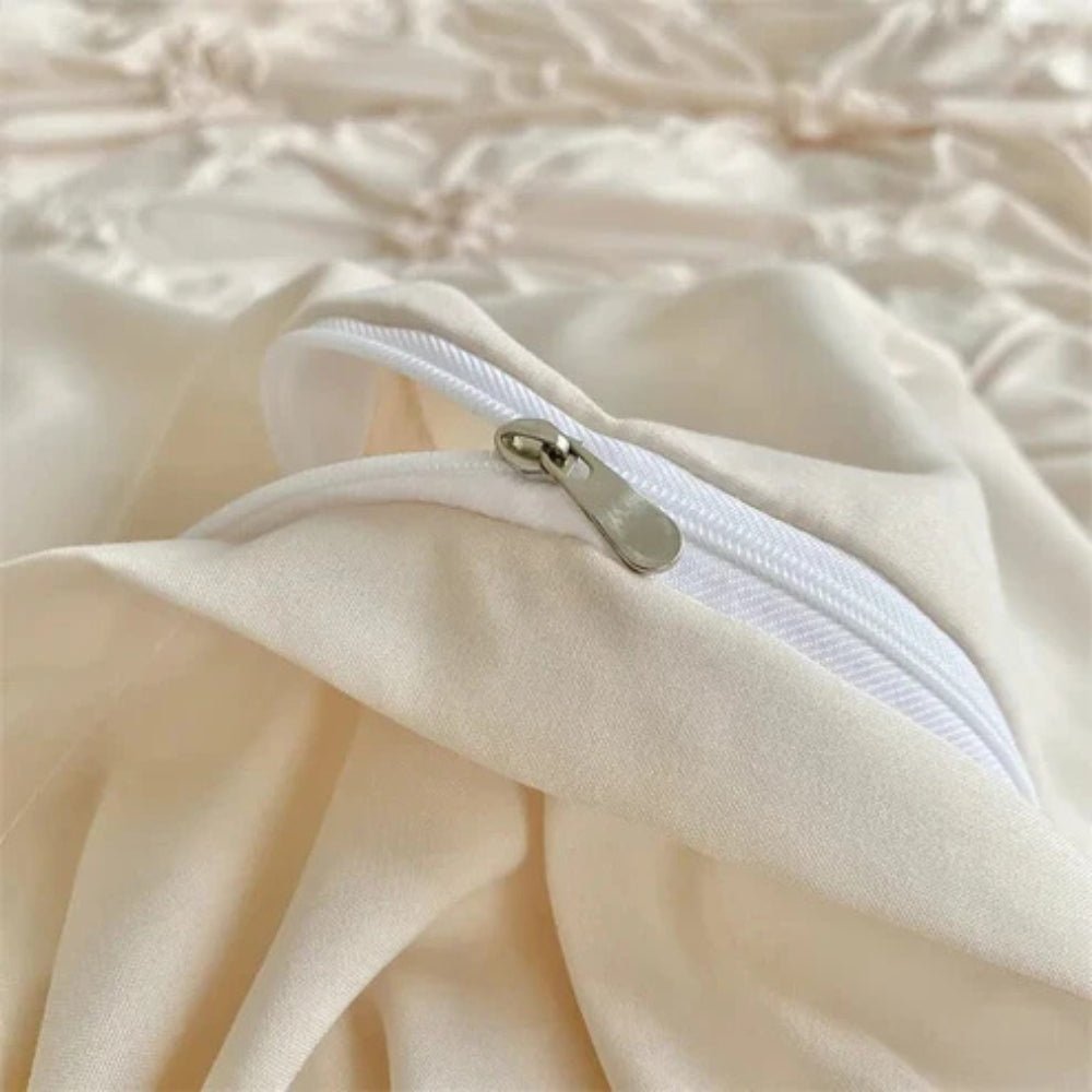 Norvo | RuffledWeave Duvet Sett – Elegant rufsete blomster dynecover sett laget av mikrofiber