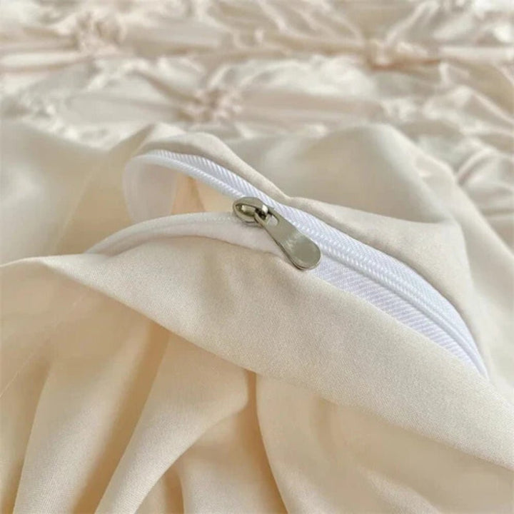 Norvo | RuffledWeave Duvet Sett – Elegant rufsete blomster dynecover sett laget av mikrofiber