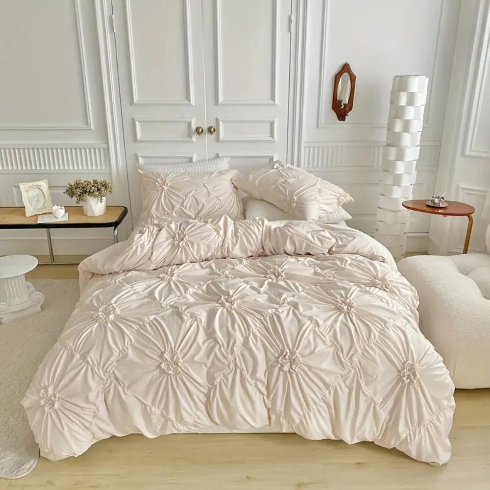 Norvo | RuffledWeave Duvet Sett – Elegant rufsete blomster dynecover sett laget av mikrofiber
