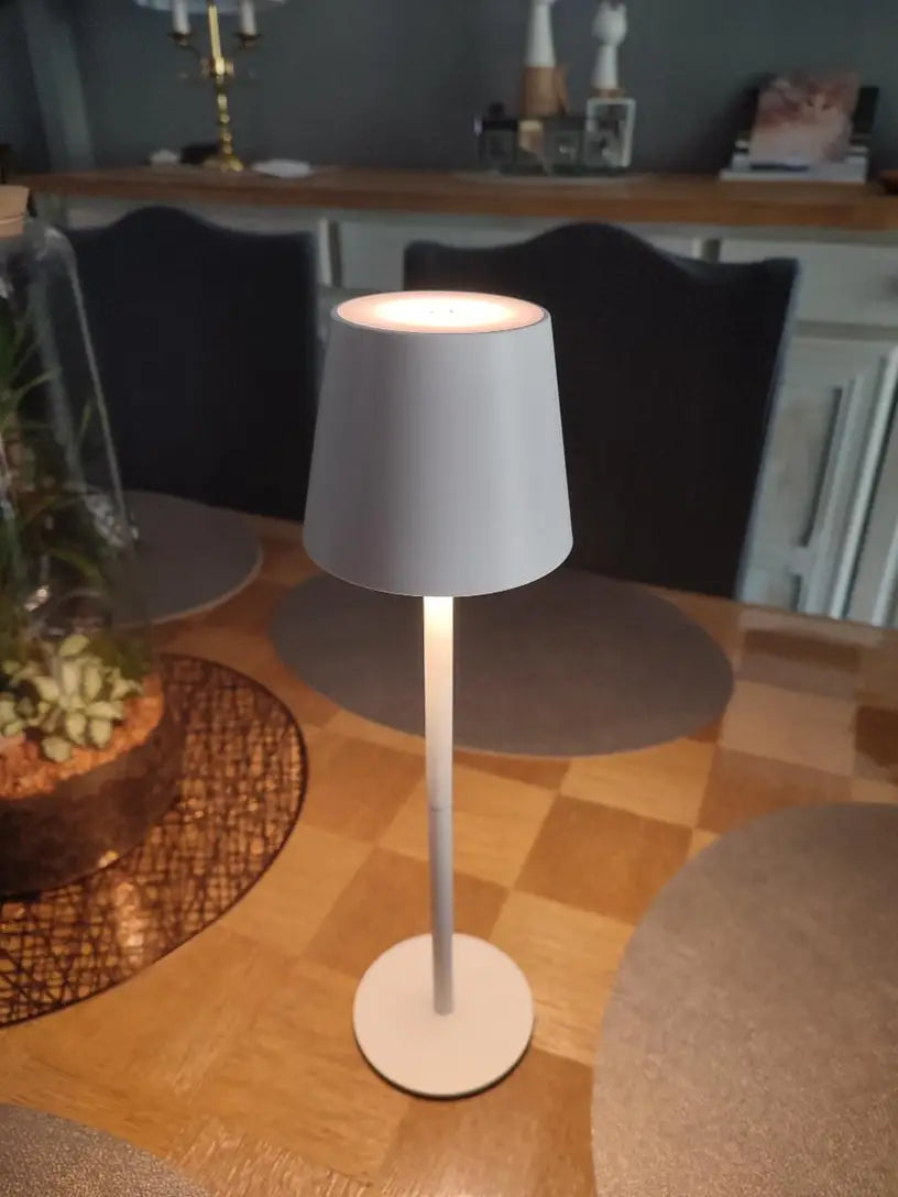 Norvo | LED Bordlampe – Trådløs, Berøringskontroll & Dimmbar Lys