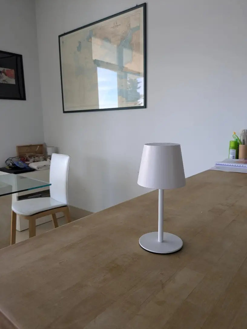 Norvo | LED Bordlampe – Trådløs, Berøringskontroll & Dimmbar Lys