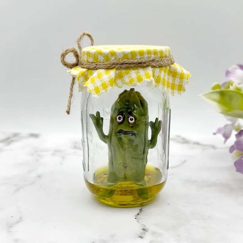Norvo | Grumpy Pickle in a Jar skulptur