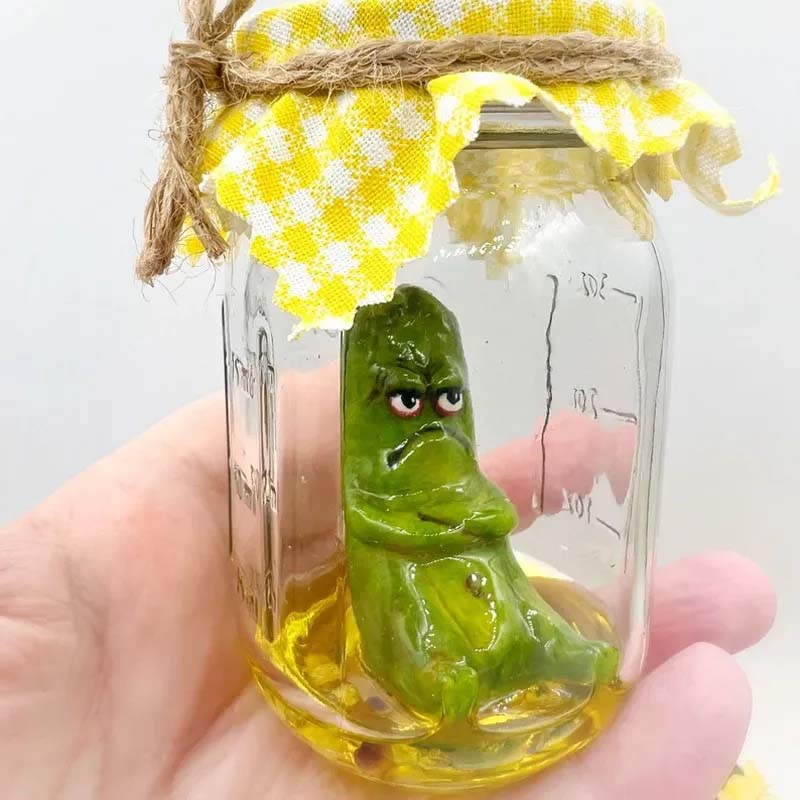 Norvo | Grumpy Pickle in a Jar skulptur