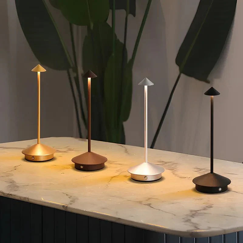 Norvo | Elegant oppladbar metallbordlampe
