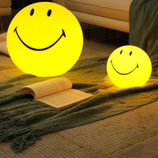 Norvo | Smiley nattlampe med oppladbar LED og berøringsbryter