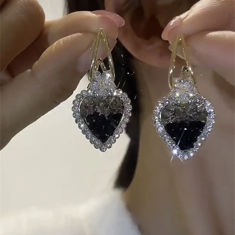 Norvo | Øredobber med hjerte i grønne krystaller