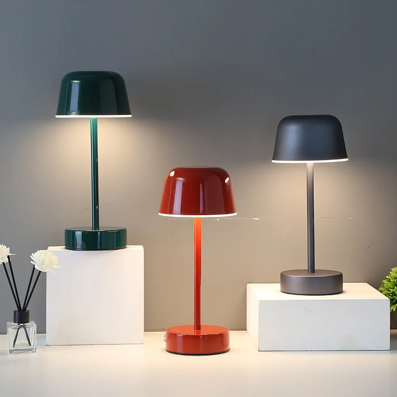 Norvo | Bordlampe med moderne metall dimbar design