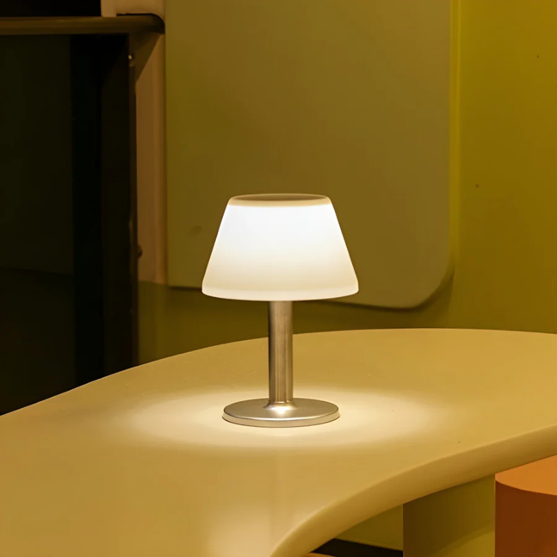 Frendorf | Stilig Solenergi Bordlampe - SolarLuxe