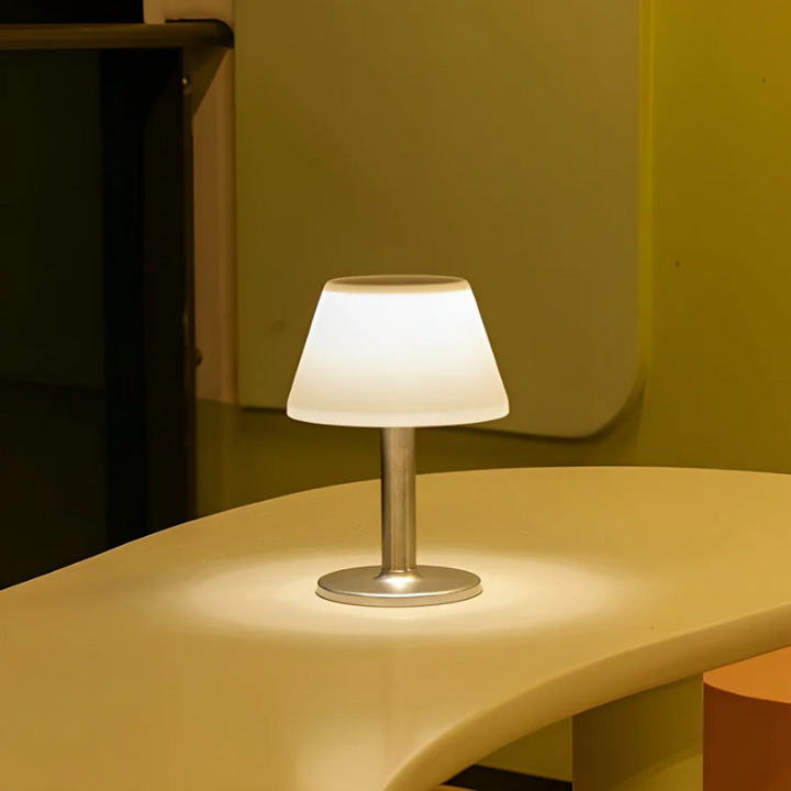 Frendorf | Stilig Solenergi Bordlampe - SolarLuxe