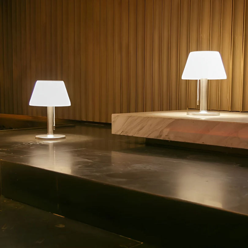 Frendorf | Stilig Solenergi Bordlampe - SolarLuxe