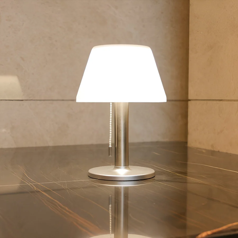 Frendorf | Stilig Solenergi Bordlampe - SolarLuxe