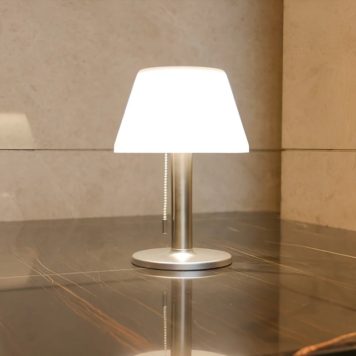 Frendorf | Stilig Solenergi Bordlampe - SolarLuxe