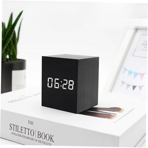 Norvo | ZENICUBE – Minimalistisk LED Vekkerklokke med Tid, Dato & Temperaturvisning