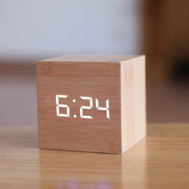 Norvo | ZENICUBE – Minimalistisk LED Vekkerklokke med Tid, Dato & Temperaturvisning