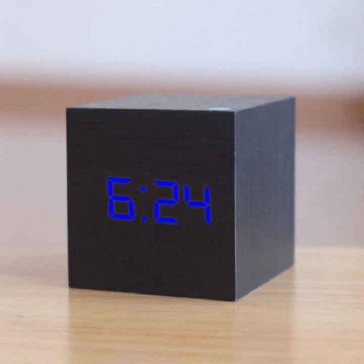 Norvo | ZENICUBE – Minimalistisk LED Vekkerklokke med Tid, Dato & Temperaturvisning