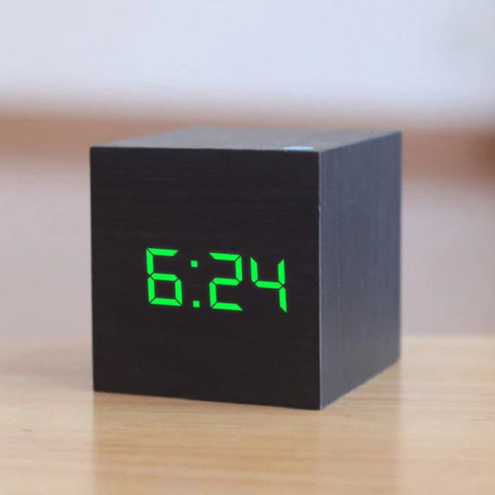 Norvo | ZENICUBE – Minimalistisk LED Vekkerklokke med Tid, Dato & Temperaturvisning