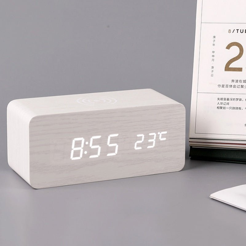 Norvo | Wood Electric Alarm Clock med trådløs ladeplate