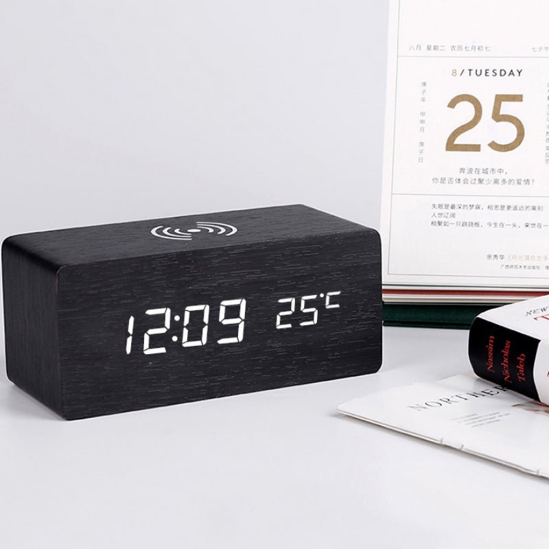 Norvo | Wood Electric Alarm Clock med trådløs ladeplate